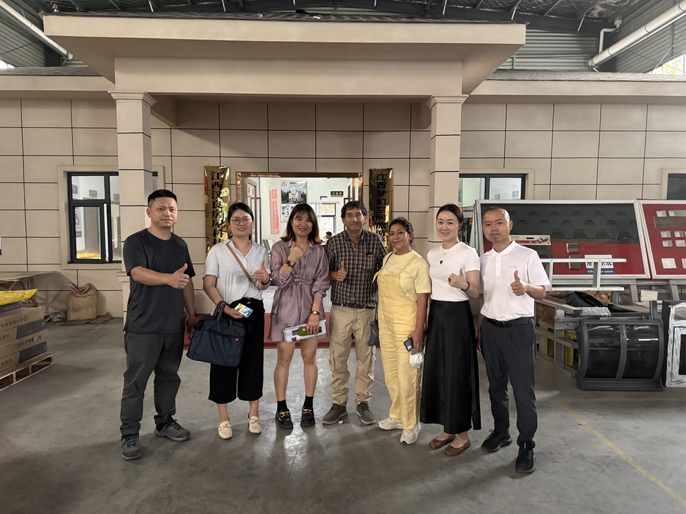 厄瓜多爾建筑商考察睿婕工廠：輕鋼別墅出口南美，合作前景廣闊！